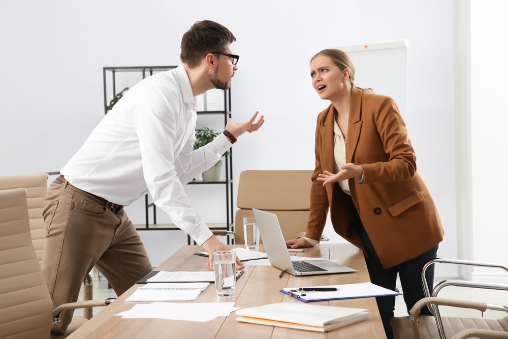 conflictos generacionales en el trabajo ejemplo